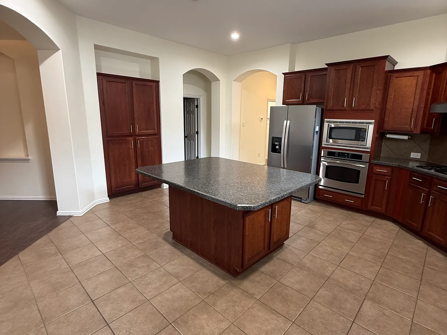 3 bed, 2065 sqft, $2,345 — Photo 4