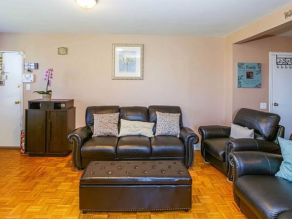 4th image of 69-97A Park Dr E