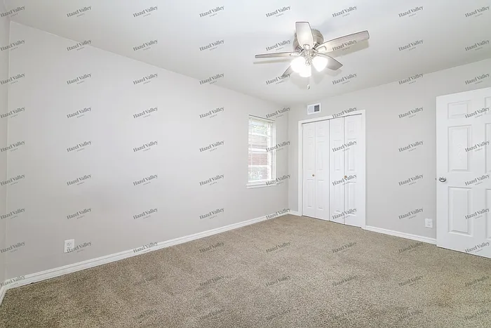 900 NE Katherine Pl — Photo 8