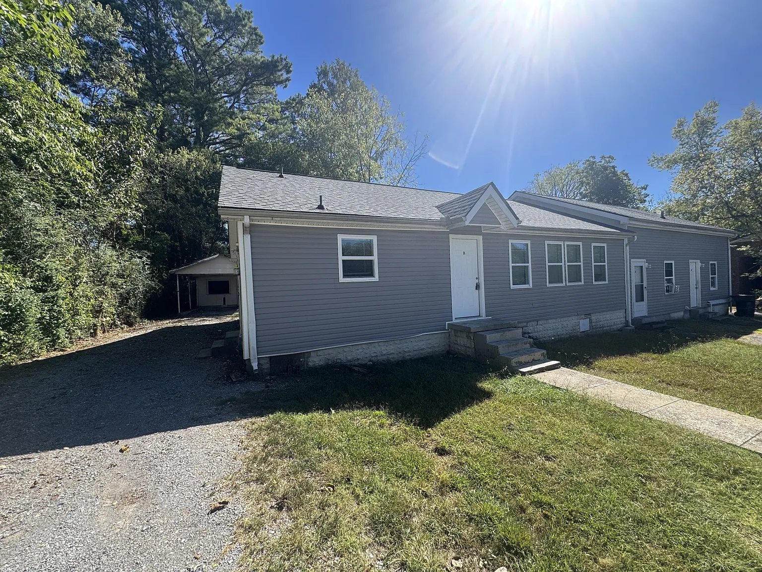 3 bed, 1.0 bath, 1151 sqft, $1,295 — Photo 1