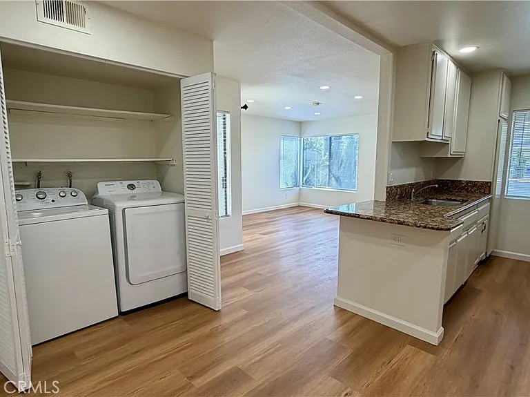 3044 W Cheryllyn Ln — Photo 4