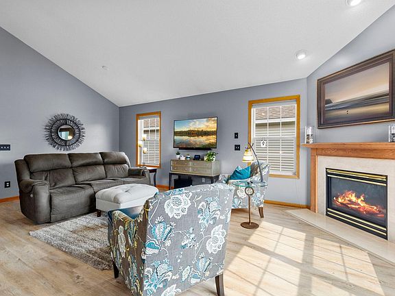 3rd image of 7527 Hampton Ln