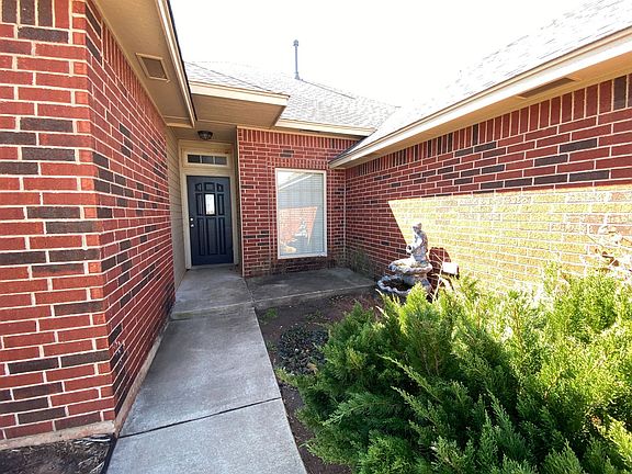 4th image of 640 E Linden Ln