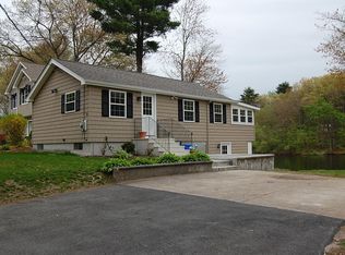 16 Totem Pole Trl, Smithfield, RI 02917