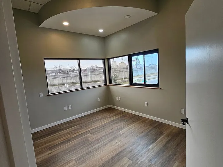 41 W Division St #200 — Photo 11
