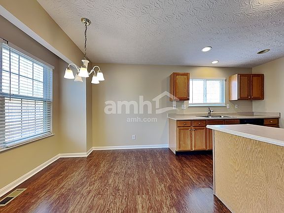 5th image of 2422 Hilliard Dr