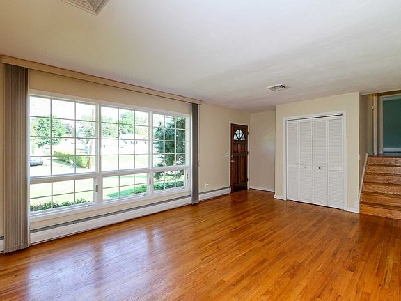 3rd image of 6 N Jackson Dr