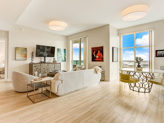 3rd image of 1431 Riverplace Blvd APT 2707