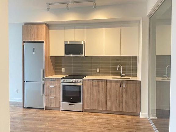 4th image of 1787 Saint Clair Ave W #304