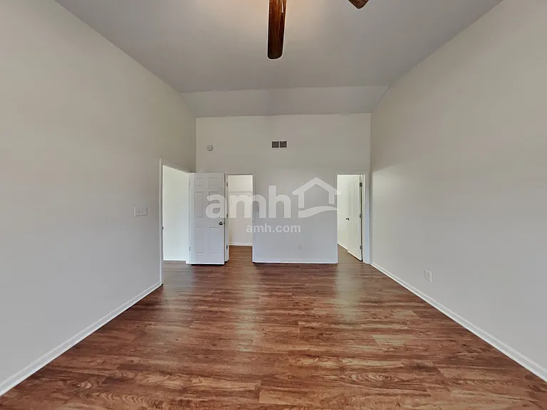 8284 Shattuck Dr — Photo 10