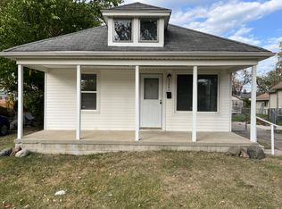 22441 Ridgeway St, Saint Clair Shores, MI 48080