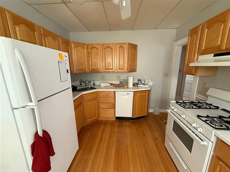 2 bed, $3,100 — Photo 3