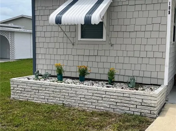 105 Del Rio Dr, Palmetto, FL 34221
