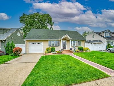 86 Vincent Road, Hicksville, NY, 11801