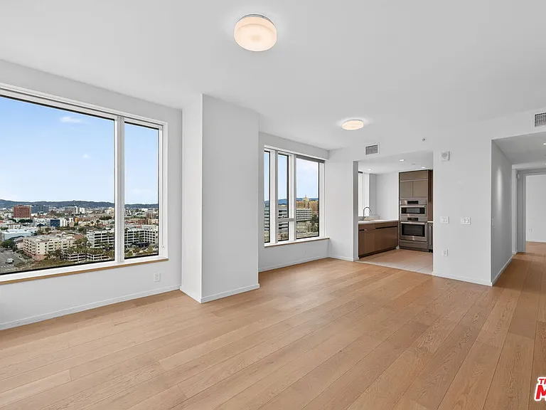 889 Francisco St #1806 — Photo 2