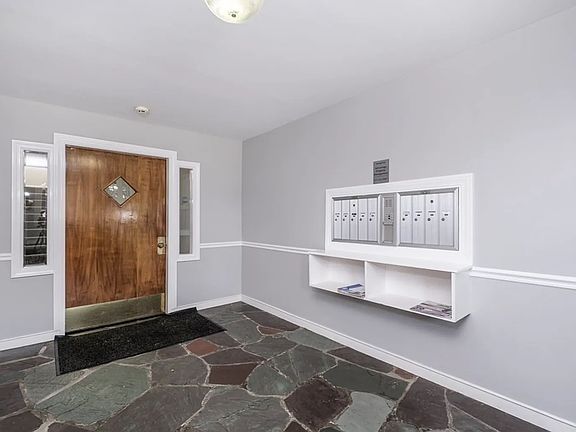 4th image of 37 Commonwealth Ave #11B