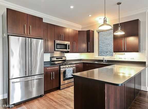 5th image of 820 N California Ave APT 3