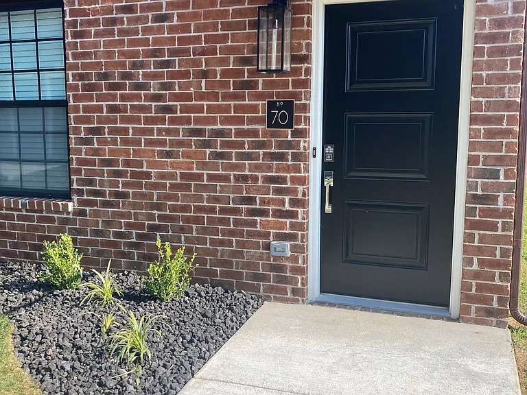 82 Saint James Ct — Photo 7