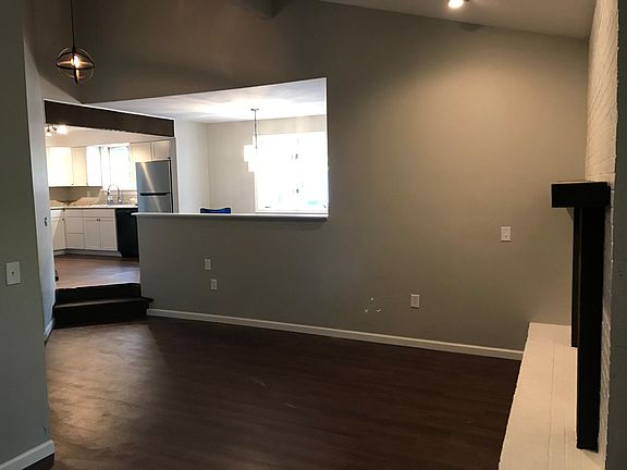 3rd image of 188 S Point Dr