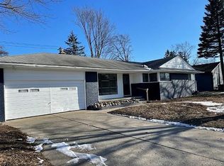 30076 Orchard Lake Rd, Farmington Hills, MI 48334