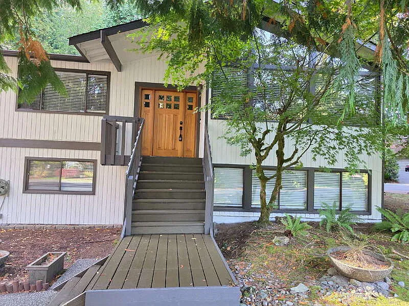 4 bed, 3.0 bath, 2670 sqft, $3,900 — Photo 1