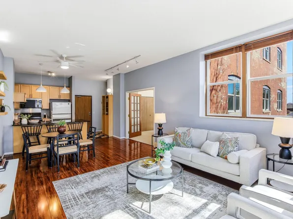 215 7th St NE APT 202, Minneapolis, MN 55413