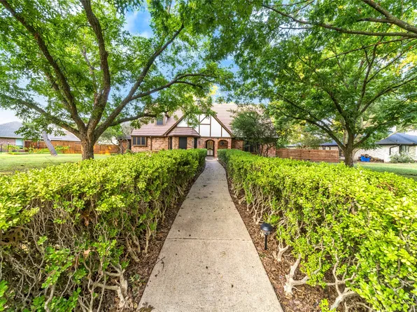 212 Magic Ln, Sunnyvale, TX 75182
