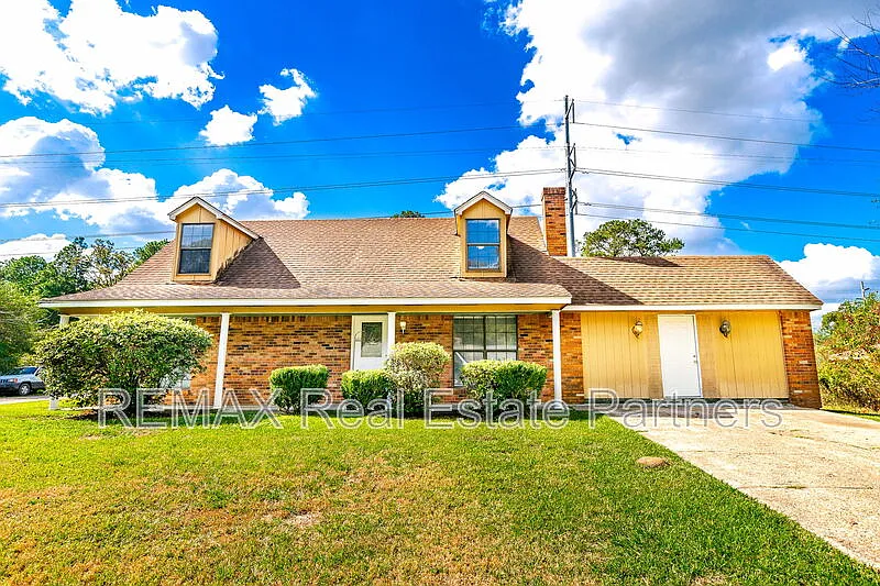 605 Hacienda Ave