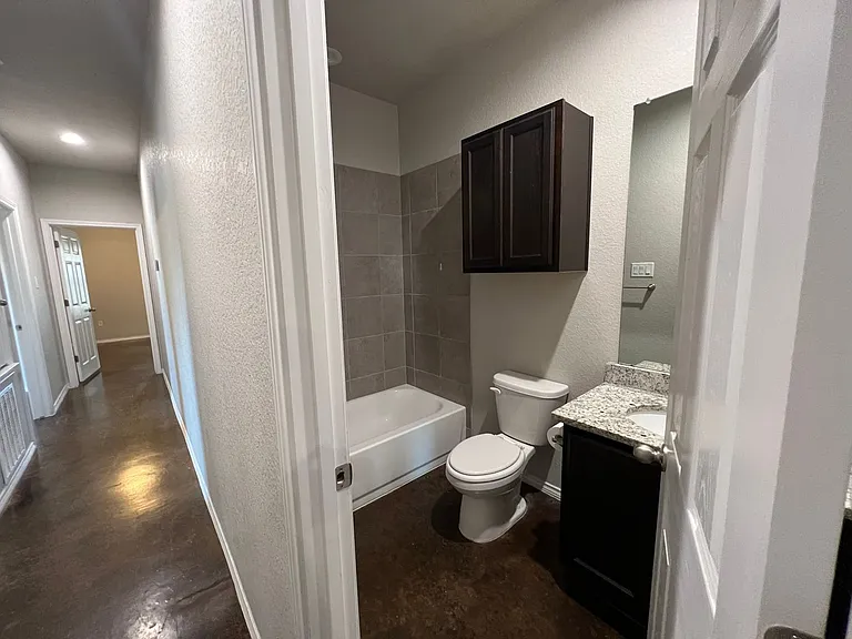1128 Renee Way — Photo 9