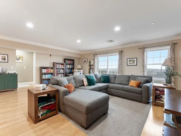 142 Bigelow St Unit 205, Brighton, MA 02135