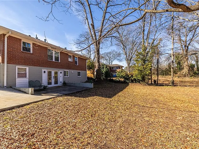 1122 Elaine Dr — Photo 5