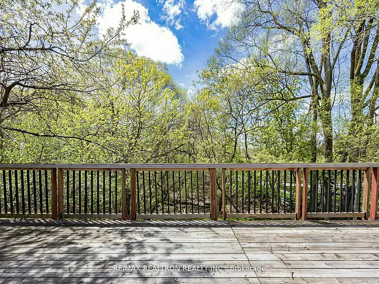 44 Pineway Blvd W — Photo 28