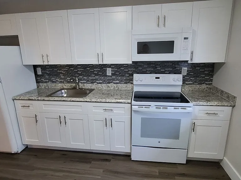 450 SW 2nd St #518 — Photo 2