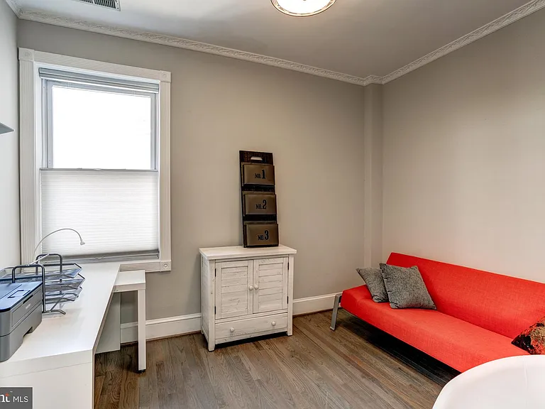1016 G St SE — Photo 41