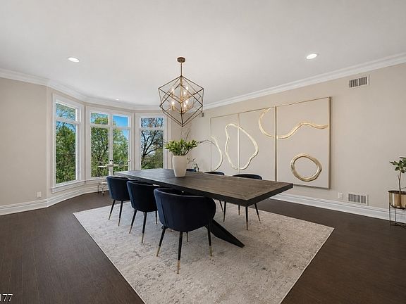 5th image of 228 Highland Ave