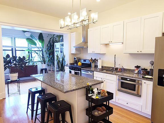 4th image of 1225 W Winnemac Ave APT 3