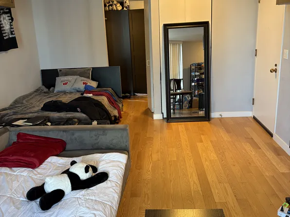 111 W Maple St, Chicago, IL 60610