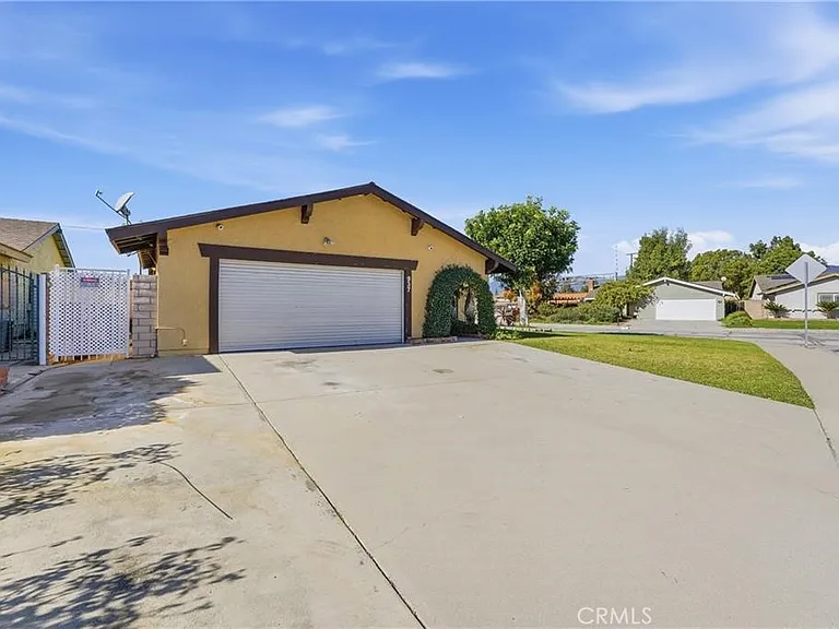 937 N Greenpark Ave — Photo 3