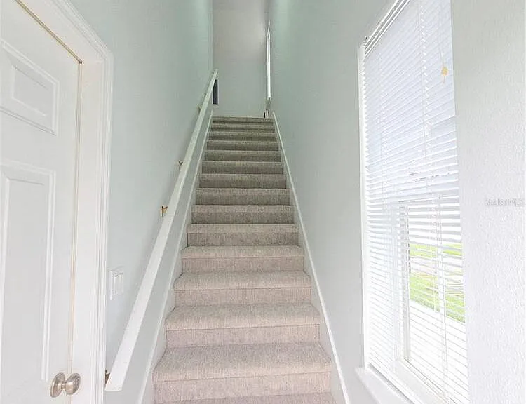 104 Eastpark Cres #B — Photo 2