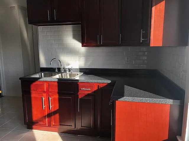 138 Sisson St #2 — Photo 2