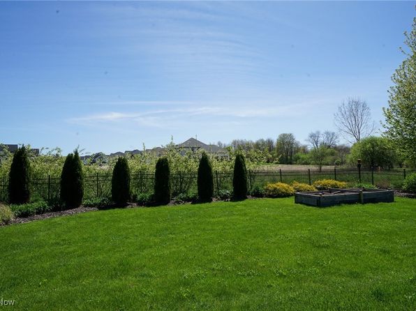 7135 Grayson Dr, Canfield, OH 44406