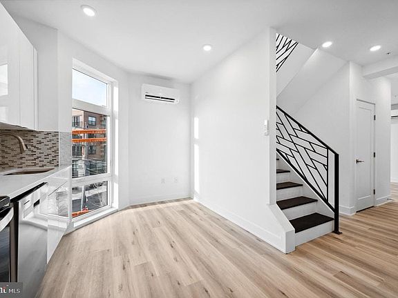 4th image of 2301 Grays Ferry Ave #4