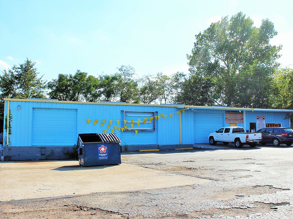 1st image of 919 W 1st St