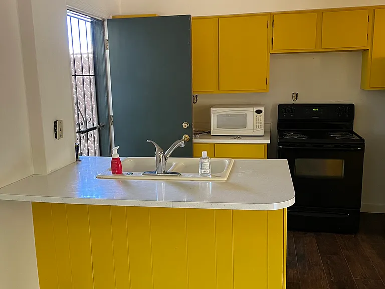 1316 W Mountain View Rd — Photo 7