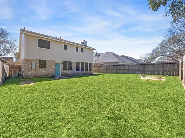 8030 Log Hollow Dr — Photo 11