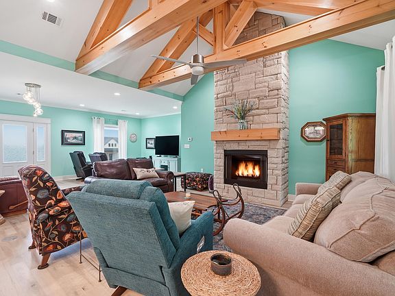 3rd image of 37 Ridge View St