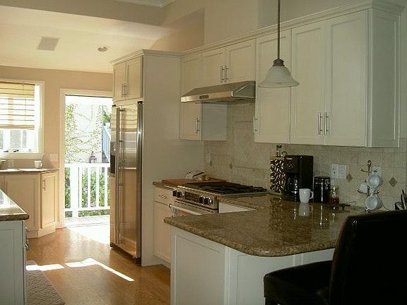 4th image of 928 Scott St