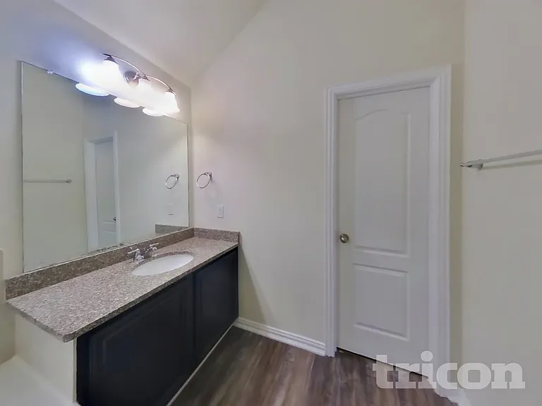 1304 Meridian Dr — Photo 7