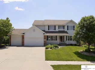17163 Seward St, Omaha, NE 68118