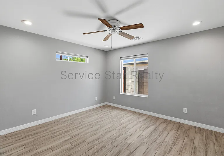 1556 W 5th St — Photo 18